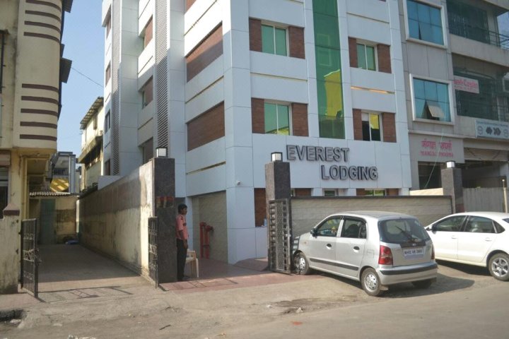 FabHotel Everest Navi Mumbai