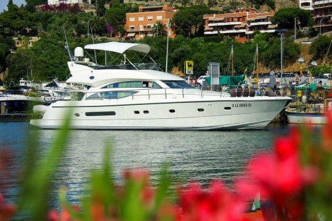Luxury Crewed Yacht Charter 57ft