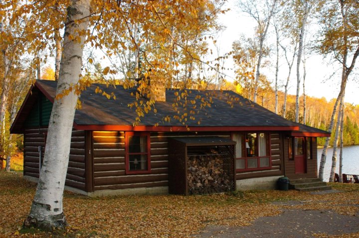 干草湖旅馆小屋(Hay Lake Lodge & Cottages)