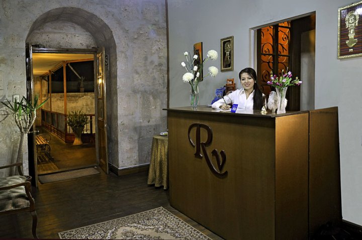 河滨克罗尼尔酒店(Hoteles Riviera Colonial)