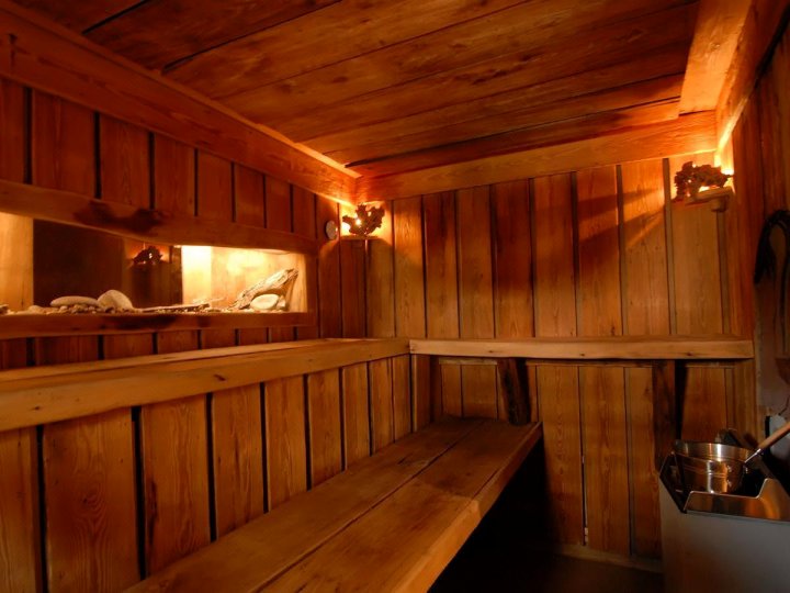 马尔默迪佩雷路易斯提里蒙特农场度假屋(Charming Holiday Home with Private Pool and Sauna in Waimes)