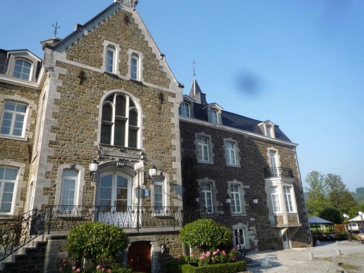 林多斯城堡酒店(Le Château de Rendeux)