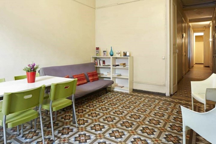 巴塞罗那四方旅馆(Barcelona 4 Fun Hostel)