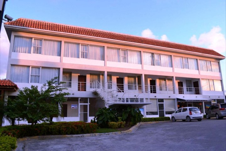 索萨广场酒店(Sosa Plaza Hotel)