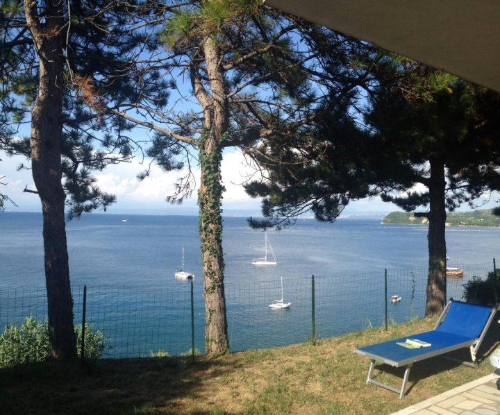 Fiesa-Piran Beach House with Free Parking