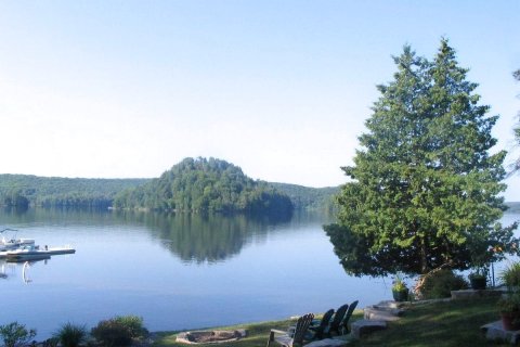 Muskoka Moments Housekeeping Cottages预订价格 房价 电话 地址 马斯