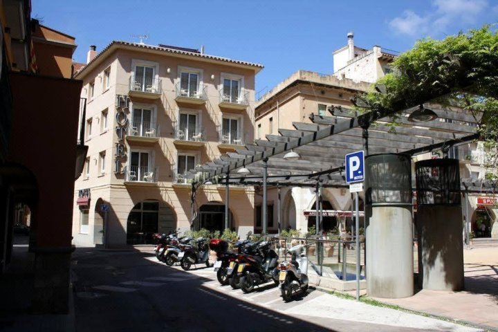 普拉萨酒店(Hotel Plaça)
