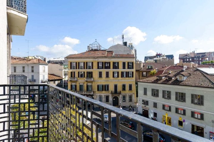 Altido Lovely Apt with Terrace and View in Central Milan