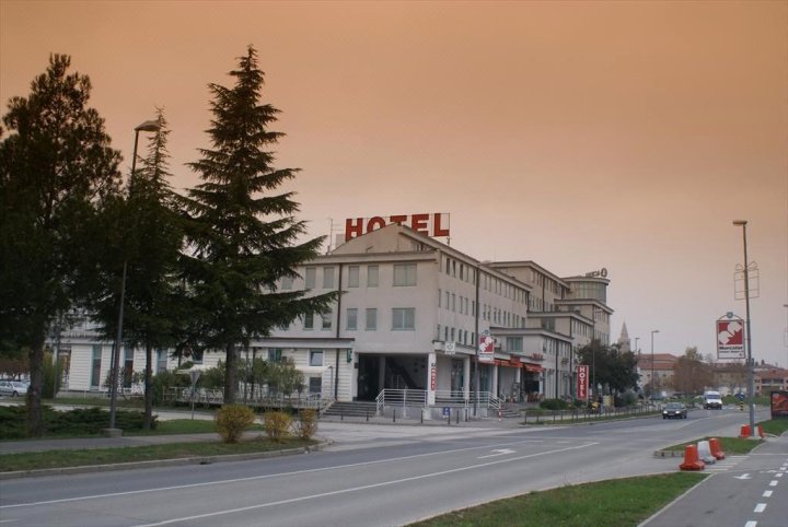 沃迪舍克酒店(Hotel Vodisek)