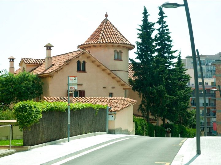 蒂比达博公寓酒店(Tibidabo Apartments)