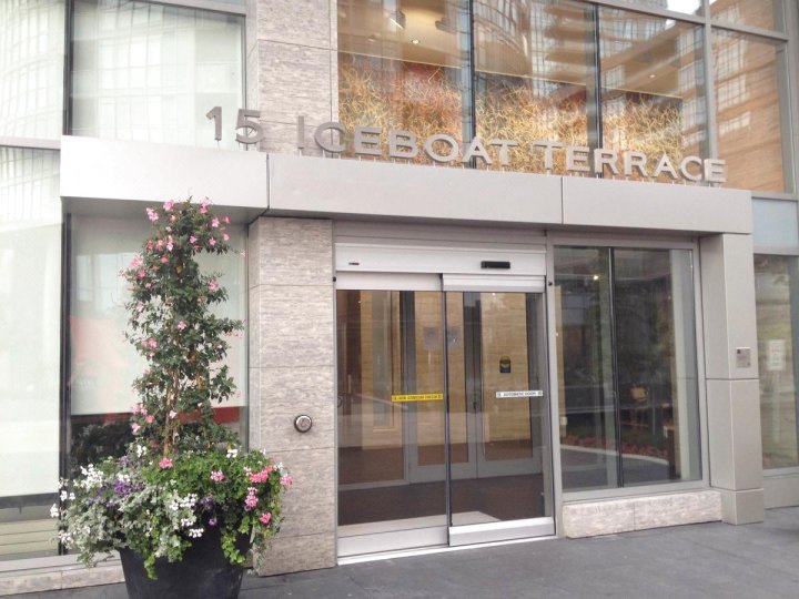 Toronto Vacation Home Rentals - Luxury City and Lake View Condo