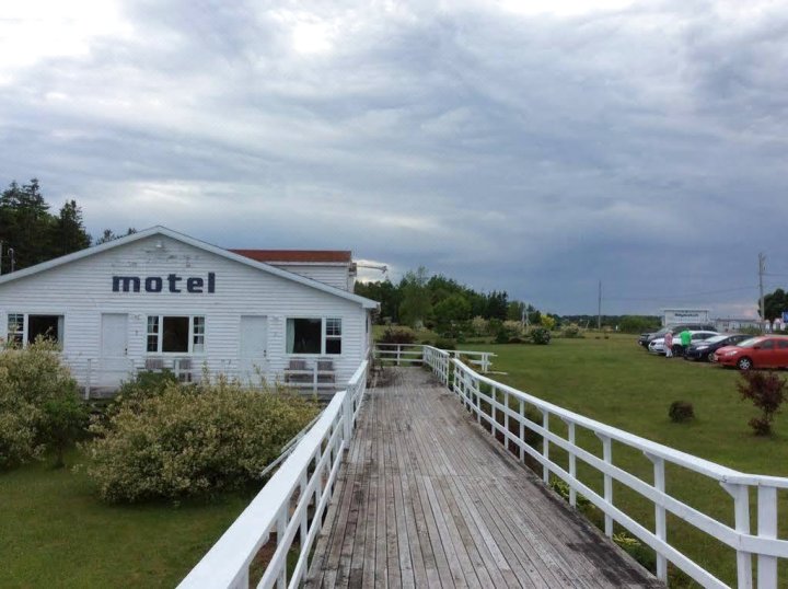 Baywatch Lighthouse Cottages & Motel