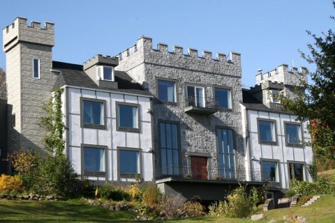 莫菲特城堡(Castle Moffett)