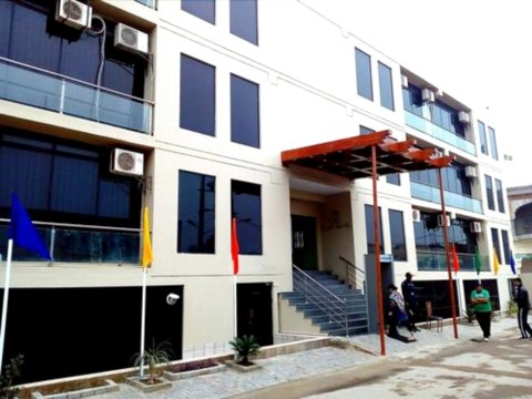 木尔坦布林国际酒店(Bling Hotel International)