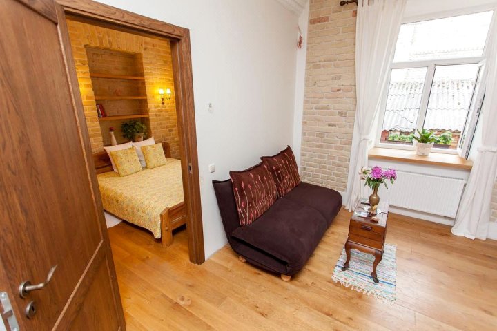 Old Town Cosy One Bedroom Apartments with Fireplace