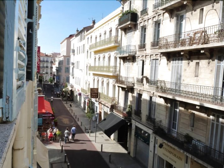 卡萨诺瓦 2 号酒店(Beautifully Decorated Two Bedroom Apartment in the Heart of Cannes Five Minutes Walk from Palais 409)