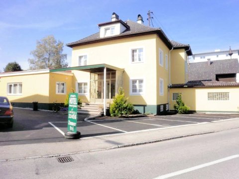 松鸡联排别墅酒店(Stadtvilla Auerhahn)