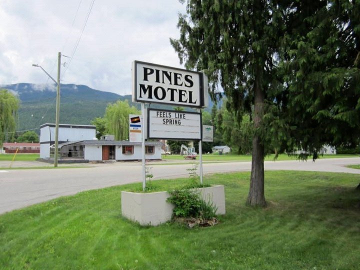 松林汽车旅馆(Pines Motel)