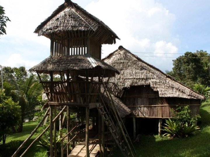 马兰哈克长屋旅馆(Maranjak Longhouse Lodge)