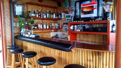马林酒吧餐厅及度假村(Marlin Bar Restaurant and Accommodation)