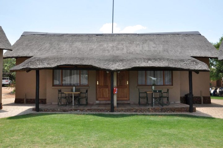 乌库土拉莱恩旅馆(Ukutula Lodge & Game Reserve)