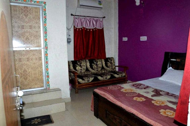 Homely Rooms Stay with Family