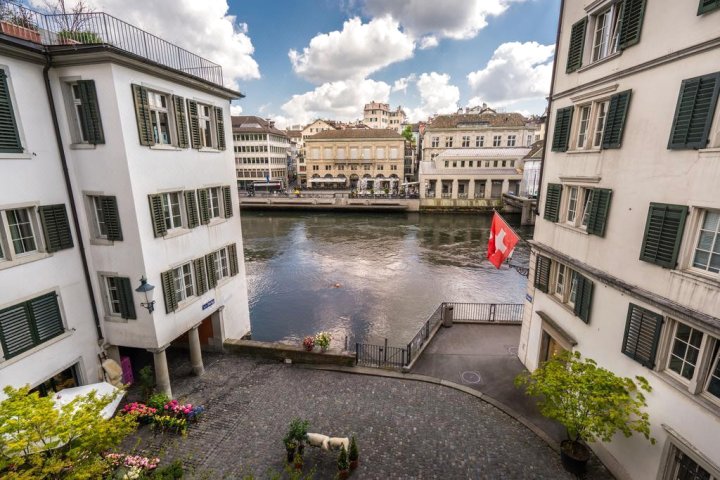 艾尔霍姆利马特河畔公寓(Limmat River Side Apartment by Airhome)