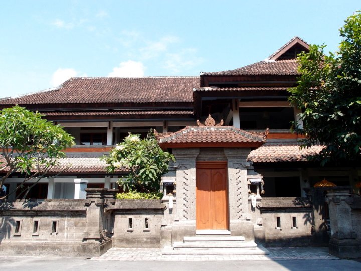 库塔 31 酒店(31 Kuta Lodge)