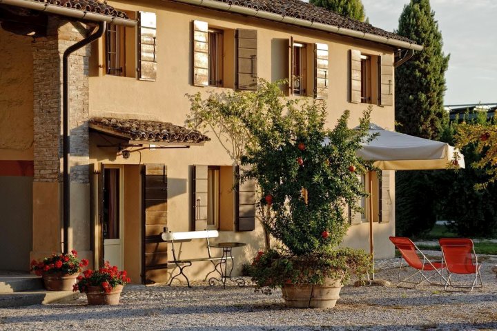 拉蒙特奇雅农庄酒店(Agriturismo La Montecchia)