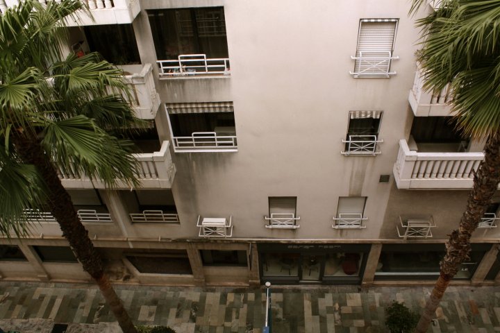 Three bedroom two bathroom apartment in center of Cannes on quiet street minutes from the Palais 353