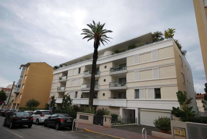 Appartement Deux Chambres Avec Terrasse - Centre Cannes
