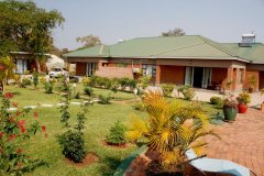 吉姆巴威旅馆(Dzimbahwe Guest Lodge)
