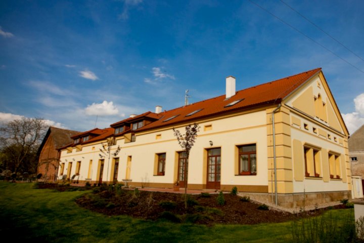 斯梅坦努斯塔特科宾馆(Pension Smetanuv Statek)