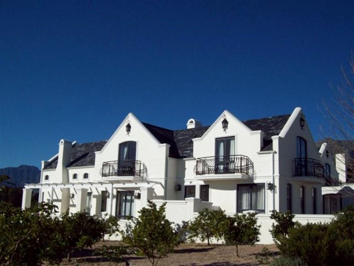 维亚高尔夫庄园别墅酒店(Villa Via Manor de Zalze Golf Estate)