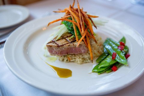 大鹿酒店(The Big Moose Inn)