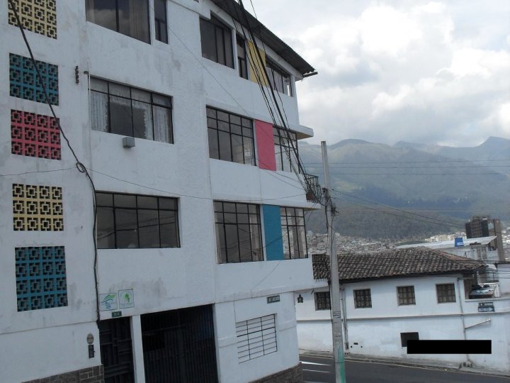 基多旅馆 - 附黄色阳台(The Quito Guest House with Yellow Balconies for Travellers)