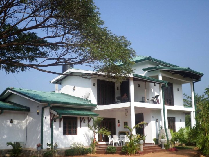 德维卡村庄旅馆(Devika Village)