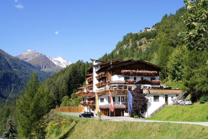哈赫钦霍夫全景酒店(Alpin Panoramahotel Lärchenhof)