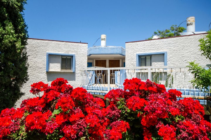 基布兹农庄盖谢尔济夫旅游酒店(Kibbutz Gesher Haziv Travel Hotel)