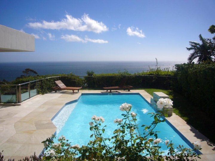 Camps Bay Sunsets - Villa with Magnificent Views