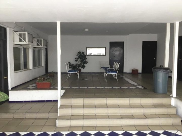 瓜达拉哈拉拉酒店 - 米涅瓦格洛列塔旁(Hotel Guadalajara junto Glorieta La Minerva)