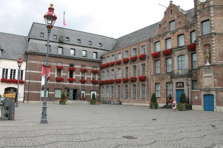 拉陶斯公寓酒店(Apartment-Hotel am Rathaus)
