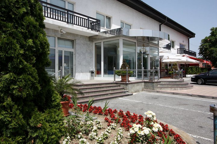 Antunović Hotel East