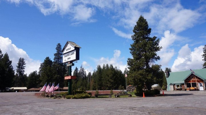 鹰火山湖酒店(Eagle Crater Lake Inn)