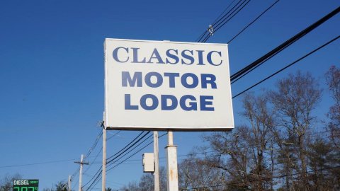 西格林经典汽车旅馆(Classic Motor Lodge West Green)