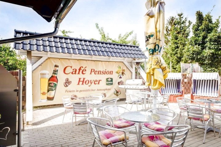 Cafe Hoyer Pension Und Appartements