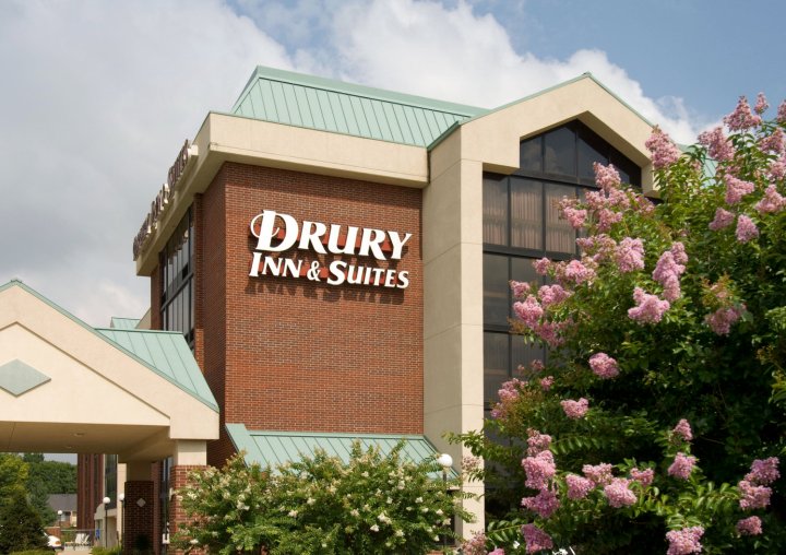 德鲁里路易斯维尔东部套房酒店(Drury Inn & Suites Louisville East)