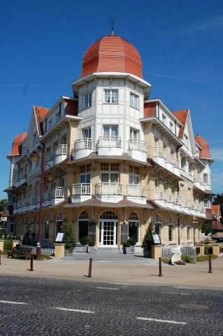 贝拉豪景园大酒店(Grand Hotel Belle Vue)