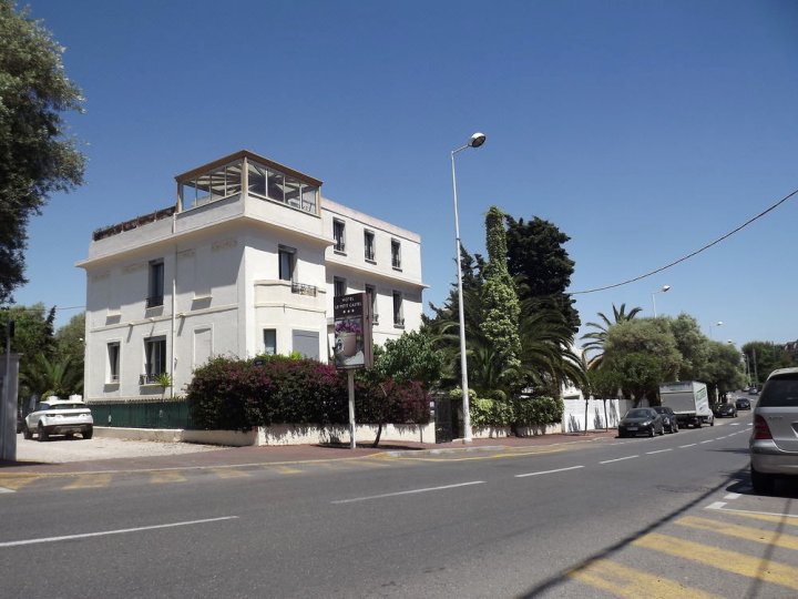 小卡斯特勒酒店(Hôtel le Petit Castel)