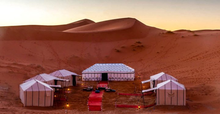 梅如卡华丽沙漠旅馆(Merzouga Luxury Desert Lodge)